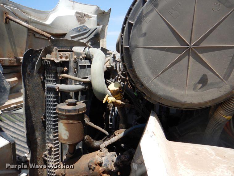 image for item DM3927 2011 International 8600  semi truck