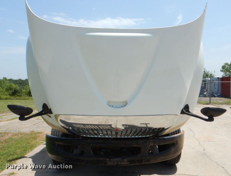 image for item DM3927 2011 International 8600  semi truck