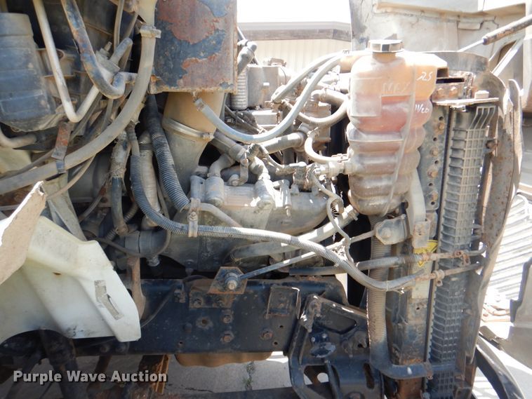 image for item DM3927 2011 International 8600  semi truck