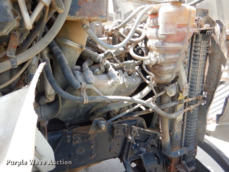 image for item DM3927 2011 International 8600  semi truck