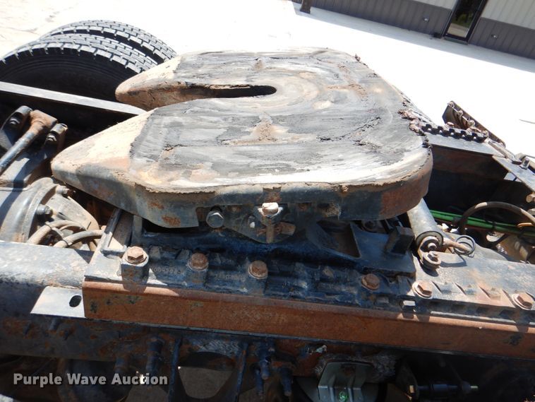 image for item DM3927 2011 International 8600  semi truck