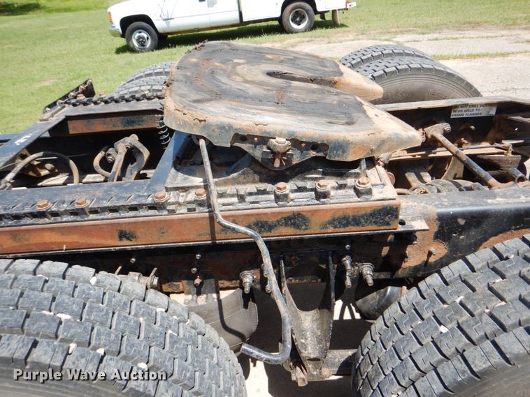 image for item DM3927 2011 International 8600  semi truck