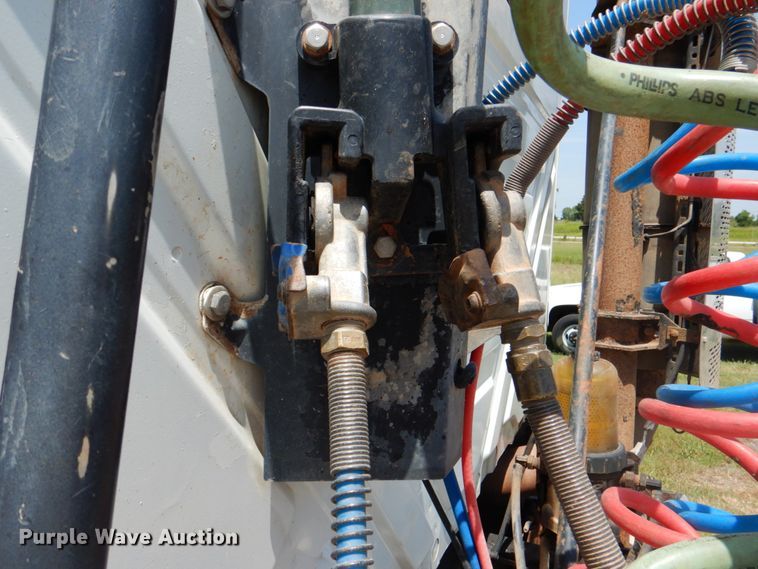 image for item DM3927 2011 International 8600  semi truck