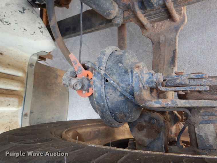 image for item DM3927 2011 International 8600  semi truck