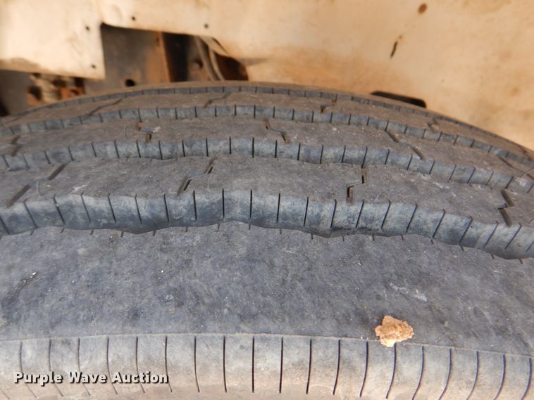 image for item DM3927 2011 International 8600  semi truck