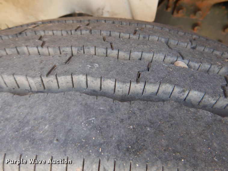 image for item DM3927 2011 International 8600  semi truck