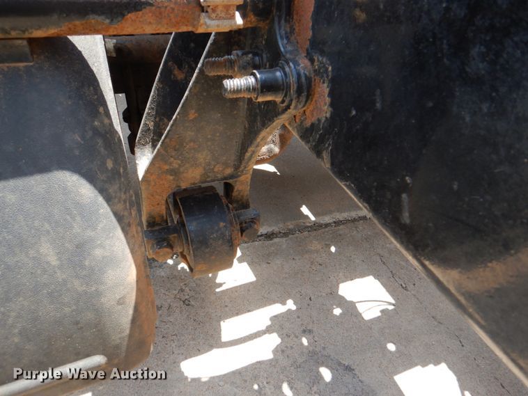 image for item DM3927 2011 International 8600  semi truck