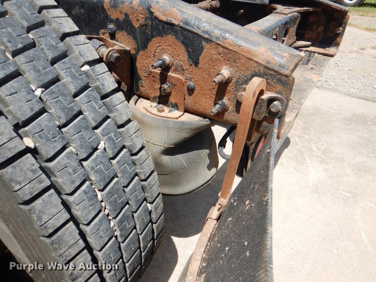 image for item DM3927 2011 International 8600  semi truck