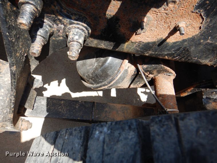 image for item DM3927 2011 International 8600  semi truck