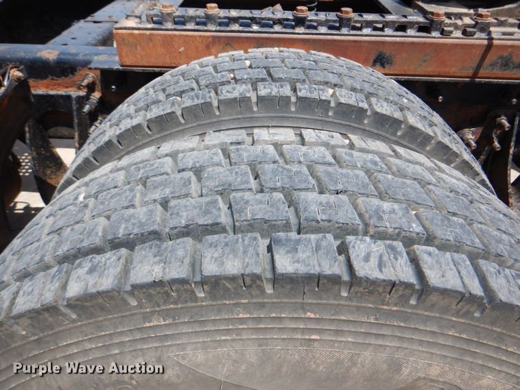 image for item DM3927 2011 International 8600  semi truck