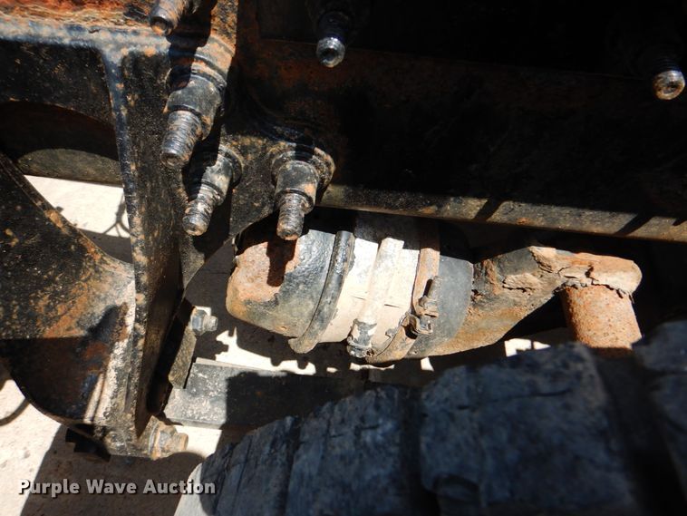 image for item DM3927 2011 International 8600  semi truck