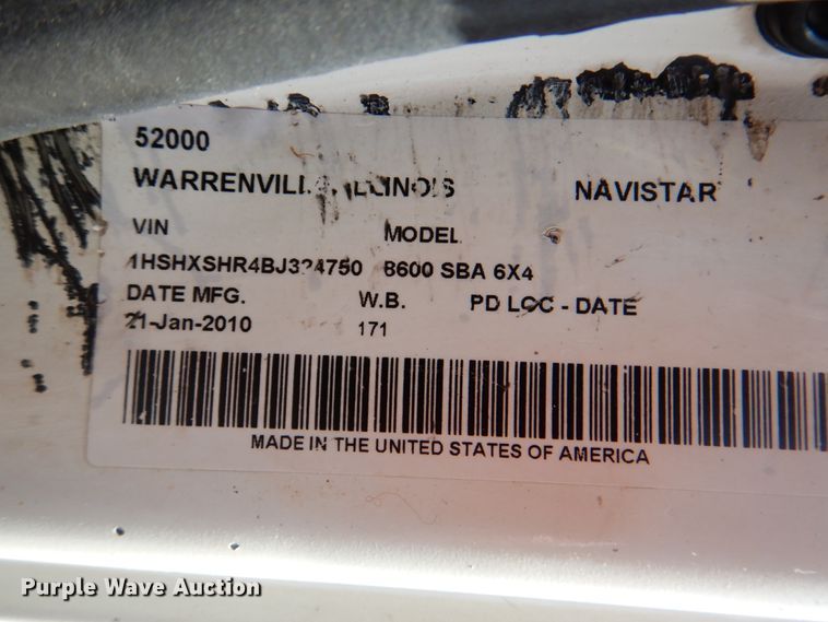 image for item DM3927 2011 International 8600  semi truck