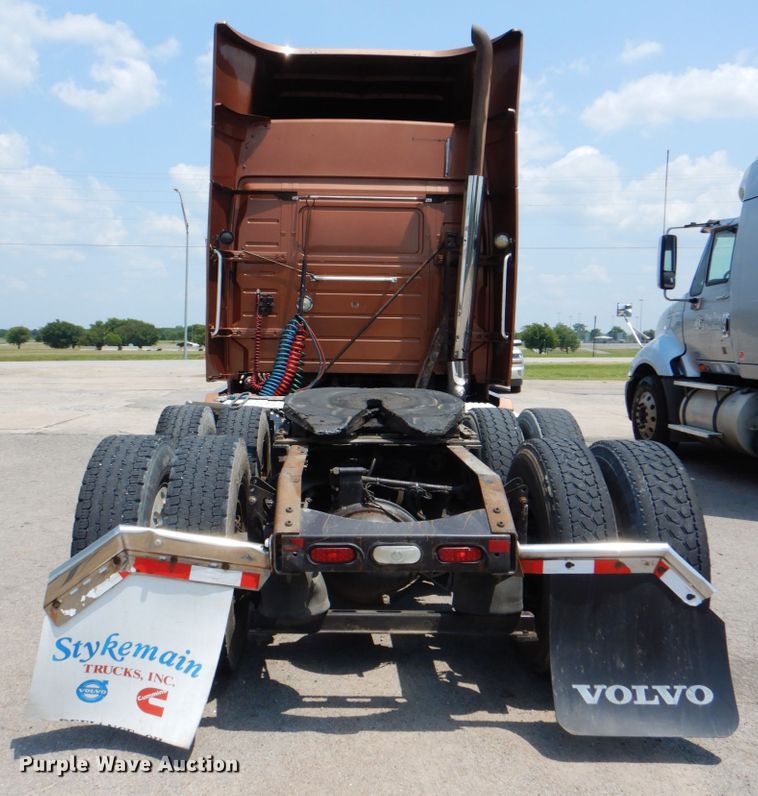 image for item DM3941 2009 Volvo VNL  semi truck