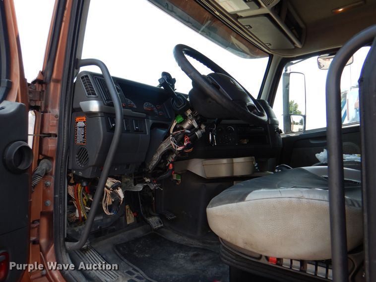 image for item DM3941 2009 Volvo VNL  semi truck