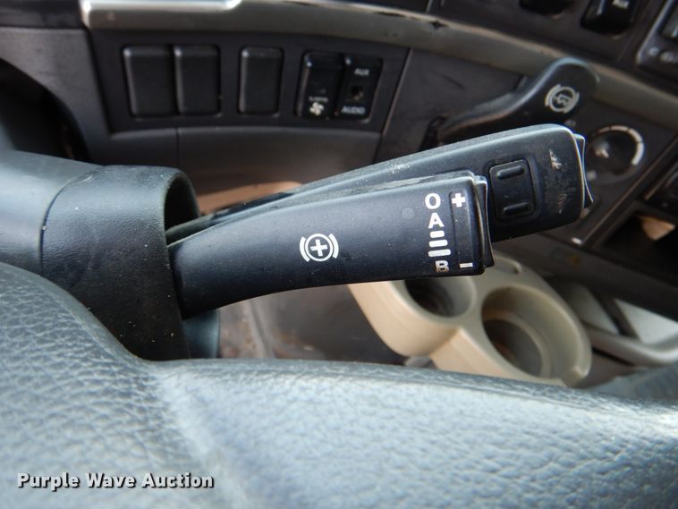 image for item DM3941 2009 Volvo VNL  semi truck