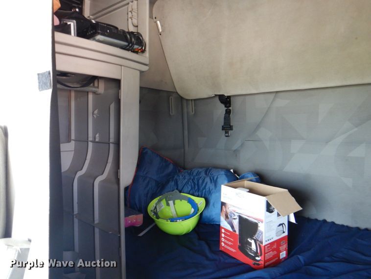 image for item DM3941 2009 Volvo VNL  semi truck