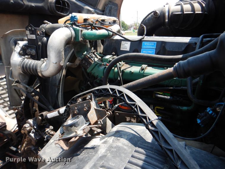 image for item DM3941 2009 Volvo VNL  semi truck