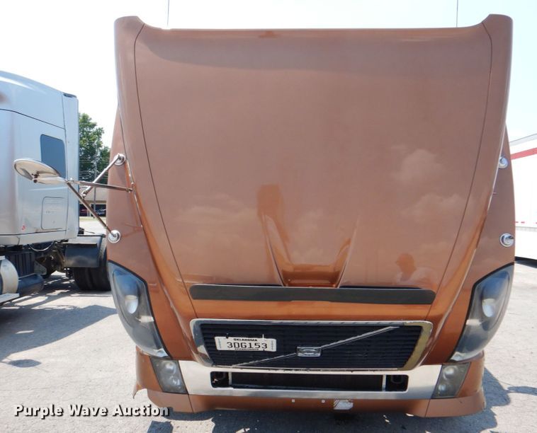 image for item DM3941 2009 Volvo VNL  semi truck