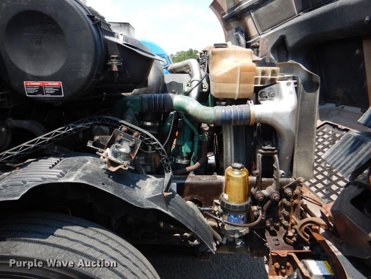 image for item DM3941 2009 Volvo VNL  semi truck