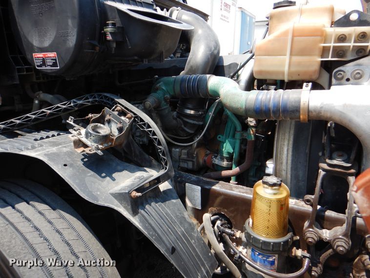 image for item DM3941 2009 Volvo VNL  semi truck