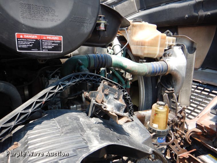 image for item DM3941 2009 Volvo VNL  semi truck