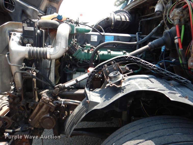 image for item DM3941 2009 Volvo VNL  semi truck