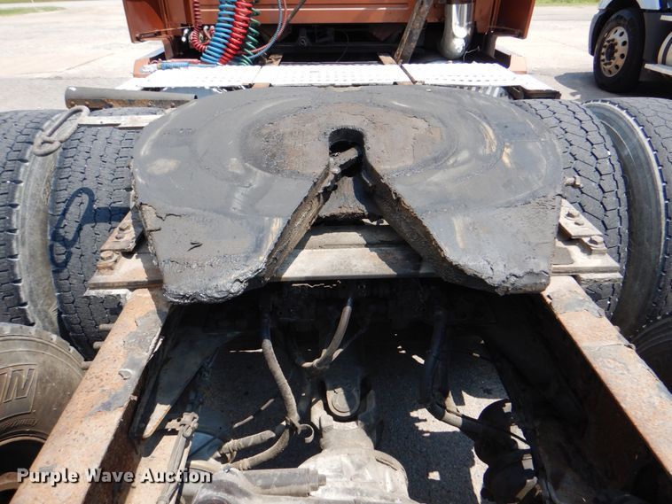 image for item DM3941 2009 Volvo VNL  semi truck