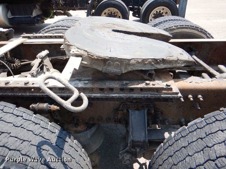 image for item DM3941 2009 Volvo VNL  semi truck