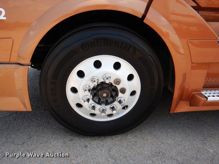 image for item DM3941 2009 Volvo VNL  semi truck