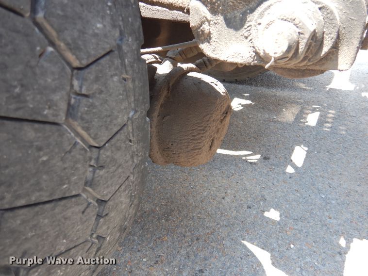 image for item DM3941 2009 Volvo VNL  semi truck