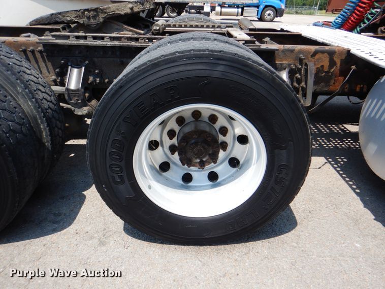 image for item DM3941 2009 Volvo VNL  semi truck