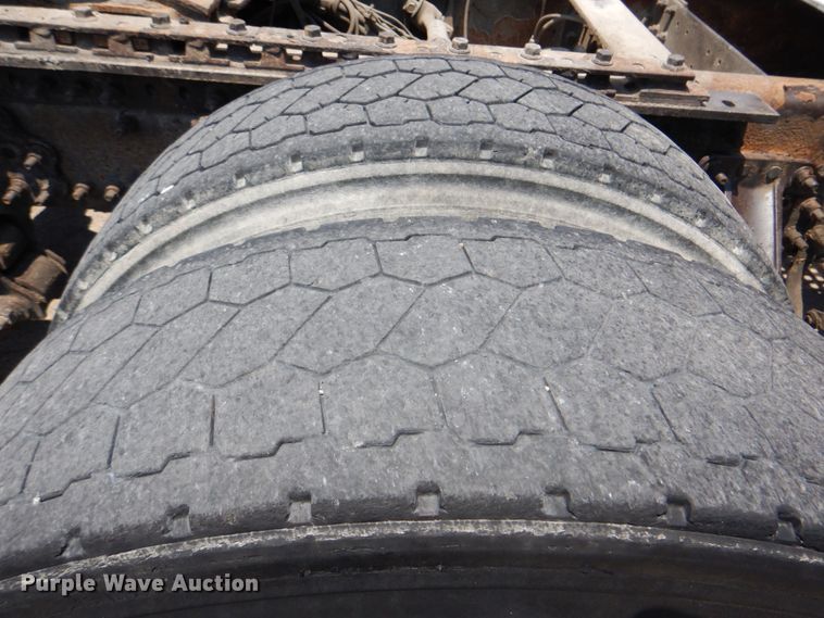 image for item DM3941 2009 Volvo VNL  semi truck