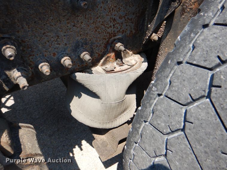 image for item DM3941 2009 Volvo VNL  semi truck