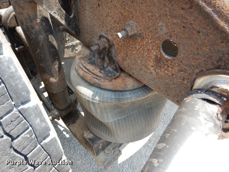 image for item DM3941 2009 Volvo VNL  semi truck