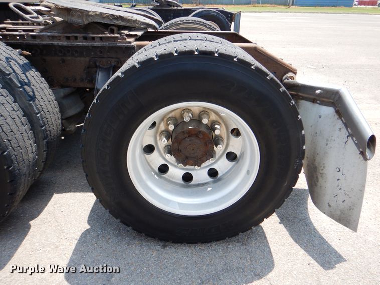 image for item DM3941 2009 Volvo VNL  semi truck