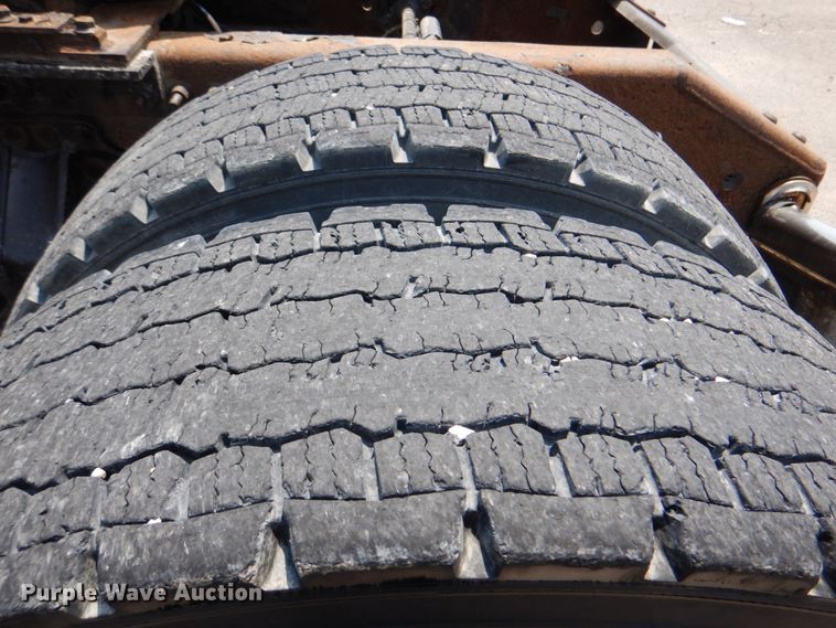 image for item DM3941 2009 Volvo VNL  semi truck