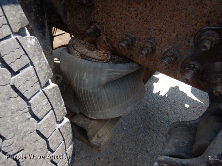 image for item DM3941 2009 Volvo VNL  semi truck