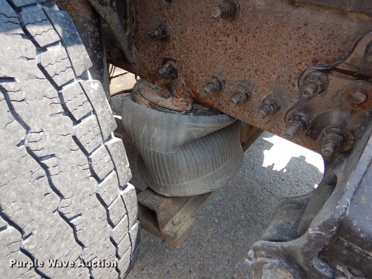 image for item DM3941 2009 Volvo VNL  semi truck