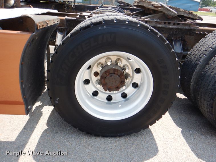 image for item DM3941 2009 Volvo VNL  semi truck