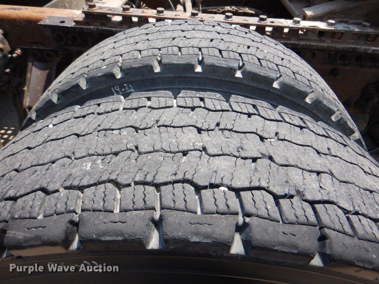 image for item DM3941 2009 Volvo VNL  semi truck