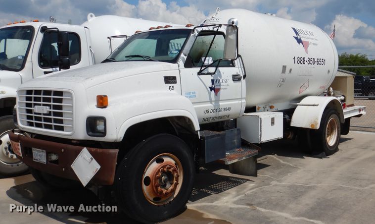 image for item DM6327 2000 Chevrolet C7500  propane truck
