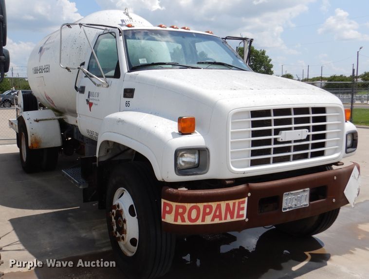 image for item DM6327 2000 Chevrolet C7500  propane truck