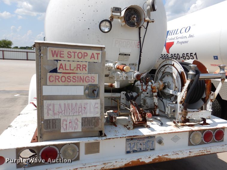 image for item DM6327 2000 Chevrolet C7500  propane truck