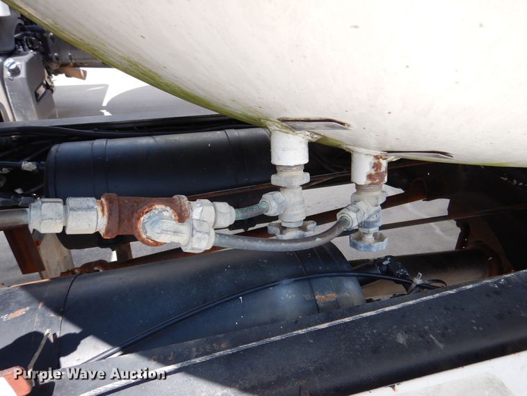 image for item DM6327 2000 Chevrolet C7500  propane truck