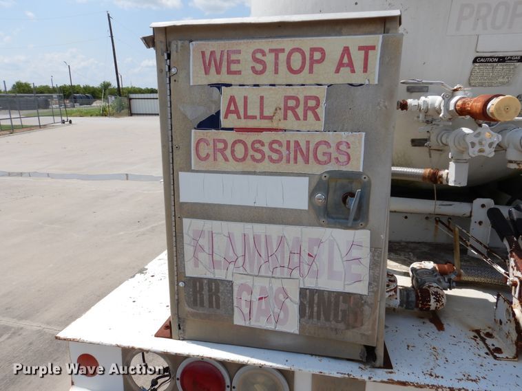 image for item DM6327 2000 Chevrolet C7500  propane truck