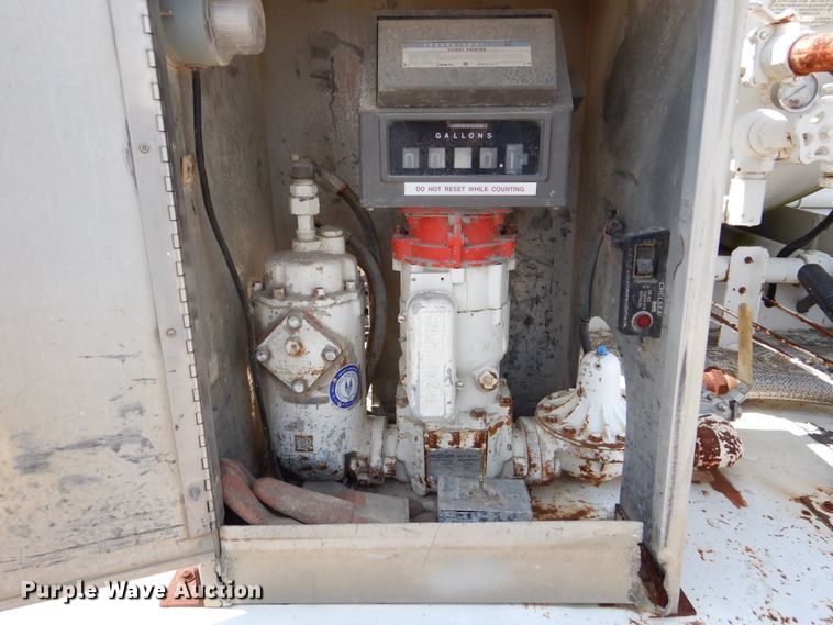 image for item DM6327 2000 Chevrolet C7500  propane truck