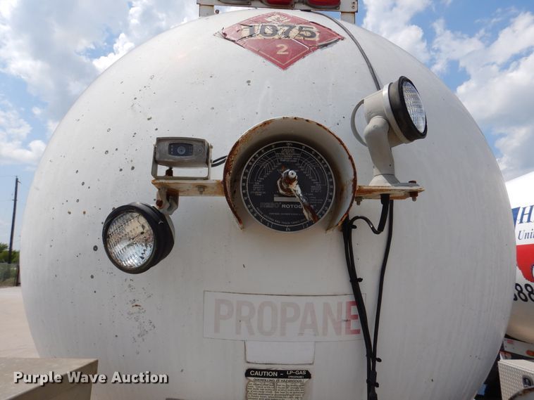 image for item DM6327 2000 Chevrolet C7500  propane truck