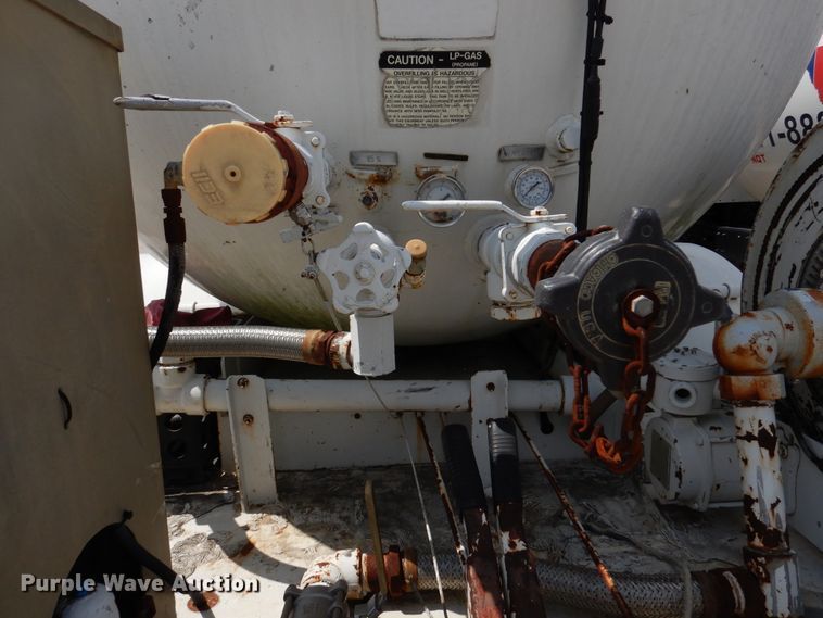 image for item DM6327 2000 Chevrolet C7500  propane truck