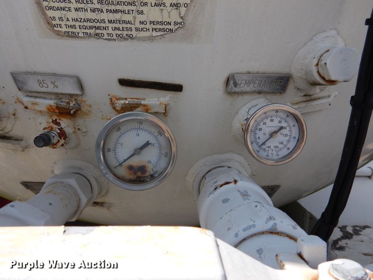 image for item DM6327 2000 Chevrolet C7500  propane truck