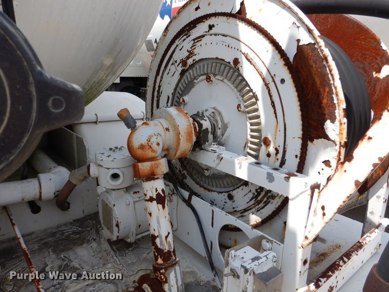 image for item DM6327 2000 Chevrolet C7500  propane truck